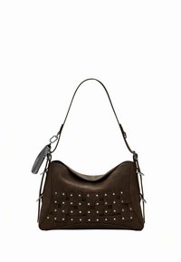 Geantă de mână maro din piele, cu formă hobo, cu model împletit și ținte argintii, curea unică pe umăr și buzunar cu fermoar.