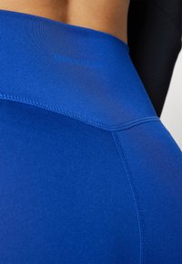 ONLY Play ONPJAM JIMBO TRAIN SHORTS - Leggings - surf the web