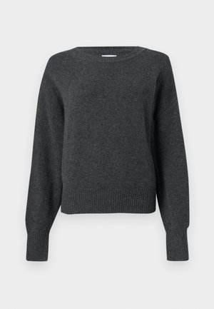 Maglione a maglia grigio scuro con scollo rotondo, spalle scese e polsini e orlo a coste. Texture morbida e vestibilità leggermente corta.