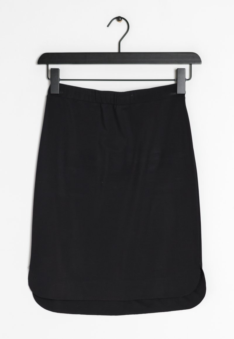 Black skirt made of smooth fabric, featuring a fitted waistband, straight cut, and curved hemline with side slits. Hangs on a black hanger.