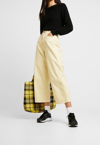 Noisy May Stickad tröja - black