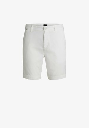 Vita bomullsshorts med platt framdel, knappstängning och två sidofickor. Har en upprullad nederkant och subtil logotypdetalj.