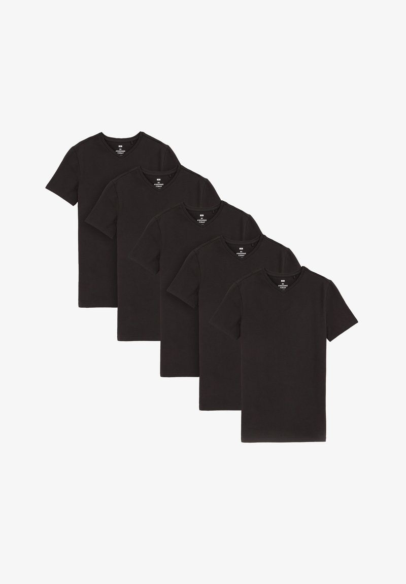 Pet velikih crnih pamučnih majica s kratkim rukavima i V-izrezom, s glatkom teksturom i bez vidljivih uzoraka ili detalja.