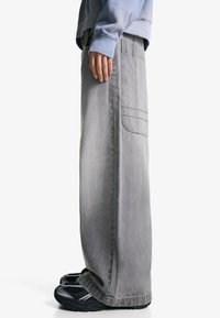 Bershka MEGA BAGGY  - Džínsy široké - mottled dark grey