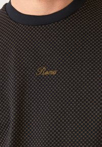 Dark blue short-sleeve shirt with a checkered pattern. Features a ribbed neckline and embroidered "Roma" in gold-colored thread.