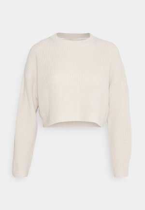 Sweater curto em off-white, com uma textura canelada, decote redondo e mangas longas, ligeiramente oversized.