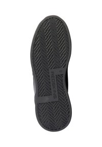 Suola di scarpa in gomma nera con motivo a spina di pesce, contrassegnata con "REDSKINS" e taglia "42". Bordo liscio e nessun segno di usura visibile.