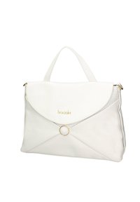 Sac synthétique blanc avec un rabat, quincaillerie dorée et un accent circulaire. Présente des côtés texturés et un design structuré.