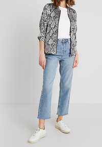 Kaffe Bomberjakke - grey