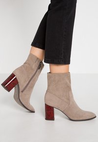 Tamaris Bottines - taupe