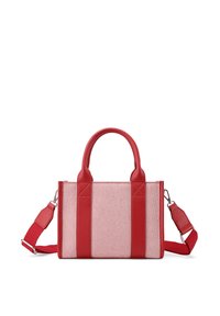 Borsa a mano rossa con accenti in pelle rossa solida e rete, dotata di manici corti e tracolla regolabile. Forma rettangolare e superficie strutturata.