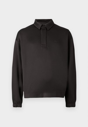 Schwarzes Langarm-Polohemd aus glattem Stoff, mit einem knöpfbaren Kragen, gerippten Manschetten und einem dezenten Logo auf der Brust.