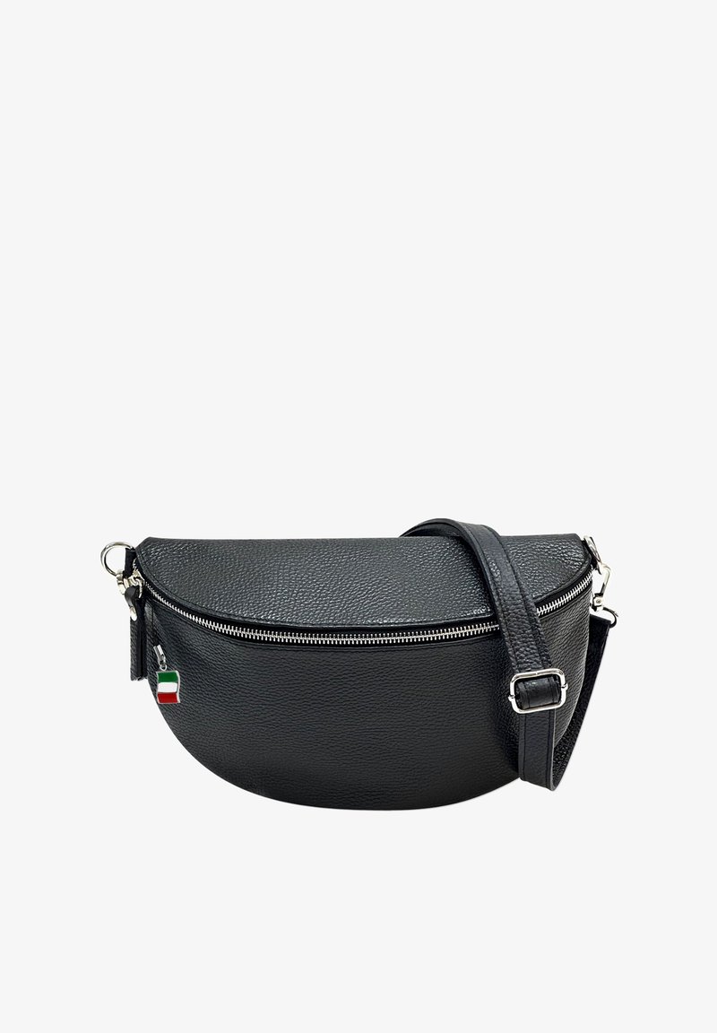 Schwarze Leder-Crossbody-Tasche mit runder Form, Reißverschluss oben und verstellbarem Tragegurt. Mit einem kleinen Flaggen-Detail.