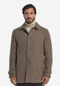 Brun ullblandning jacka med krage, framknappar, två sidofickor och knäppta manschetter. Strukturerat utförande med en klassisk design.