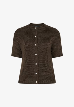 Cardigan court marron en tricot avec manches courtes, col rond et boutons blancs sur le devant.