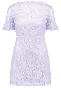 Fialové krajkové šaty s krátkými volánovými rukávy, květinovým vzorem, vypasovaným pasem a rovnou siluetou. Texturovaná látka dodává hloubku.