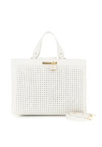 Borsa tote bianca in pelle con texture intrecciata, dettagli in metallo dorato, manici superiori, tracolla rimovibile e chiusura con lucchetto.