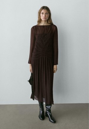 FLOWING WITH GATHERED DETAIL - Robe de jour - dark brown