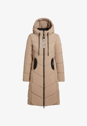 Beige gewatteerde jas met een capuchon, voorzien van een ritssluiting aan de voorkant, zwarte accenten op de zakken en een doorgestikt chevrondesign door het geheel.