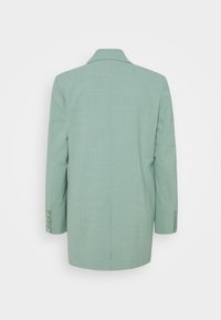 Blazer vert menthe à manches longues avec col cranté, poignets boutonnés et une fente droite dans le dos, présenté de dos sur un fond blanc.