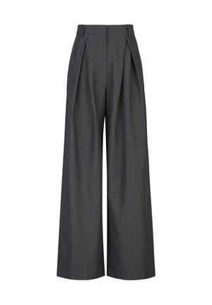 Donkergrijze wijde broek met hoge taille, voorplooien en riemlussen, getoond tegen een effen witte achtergrond.