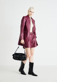 ONLY ONLHEIDI - Šorti - burgundy