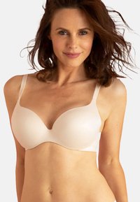 Beżowy stanik formowany z cienkimi regulowanymi ramiączkami, gładką teksturą, głębokim dekoltem i bezszwowym designem dla niewidoczności pod odzieżą.
