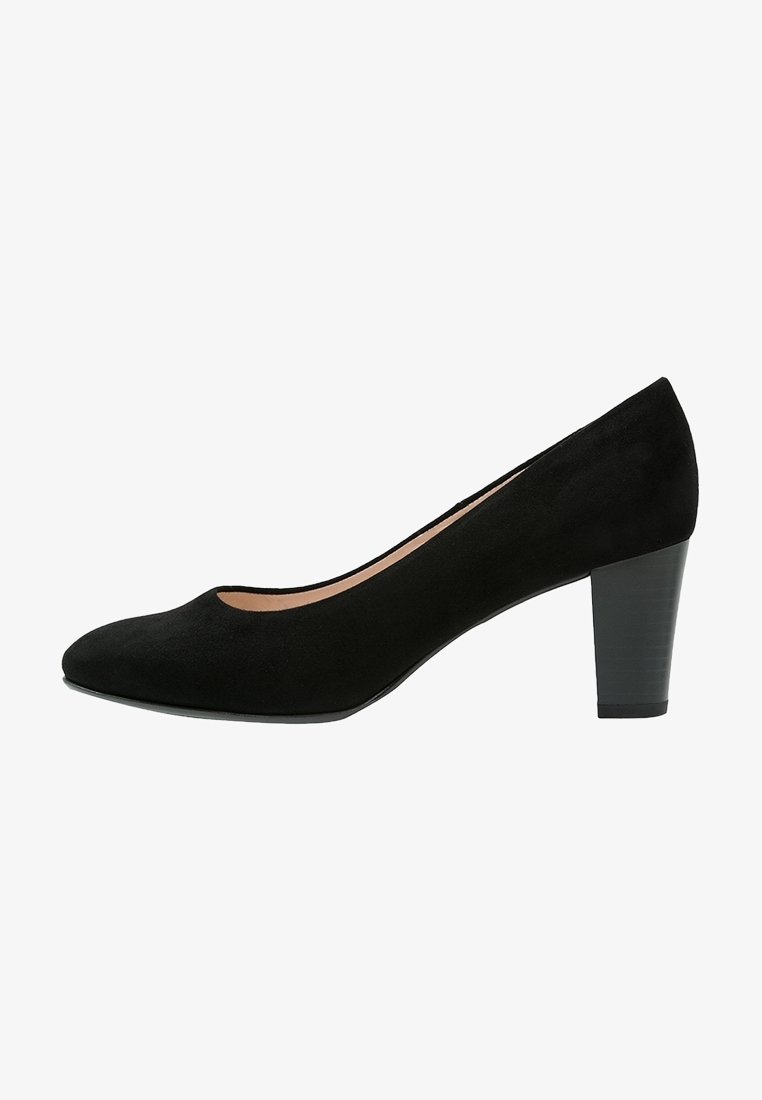Escarpin noir en daim à talon bas, bout arrondi et talon bloc, conçu pour un port formel ou au bureau.