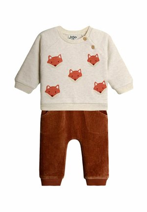 Crèmekleurig babyshirt met lange mouwen met vijf vosgezichten en twee knopen, gecombineerd met bruine corduroy broek met zakken en enkelsluitingen.