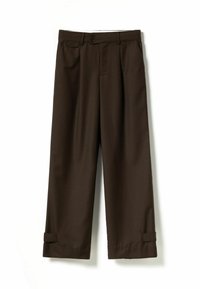 Smeđe hlače širopasa s glatkom teksturom, s dva prednja džepa, zatvaranjem na dugme i preklopnim manžetama na rubu.
