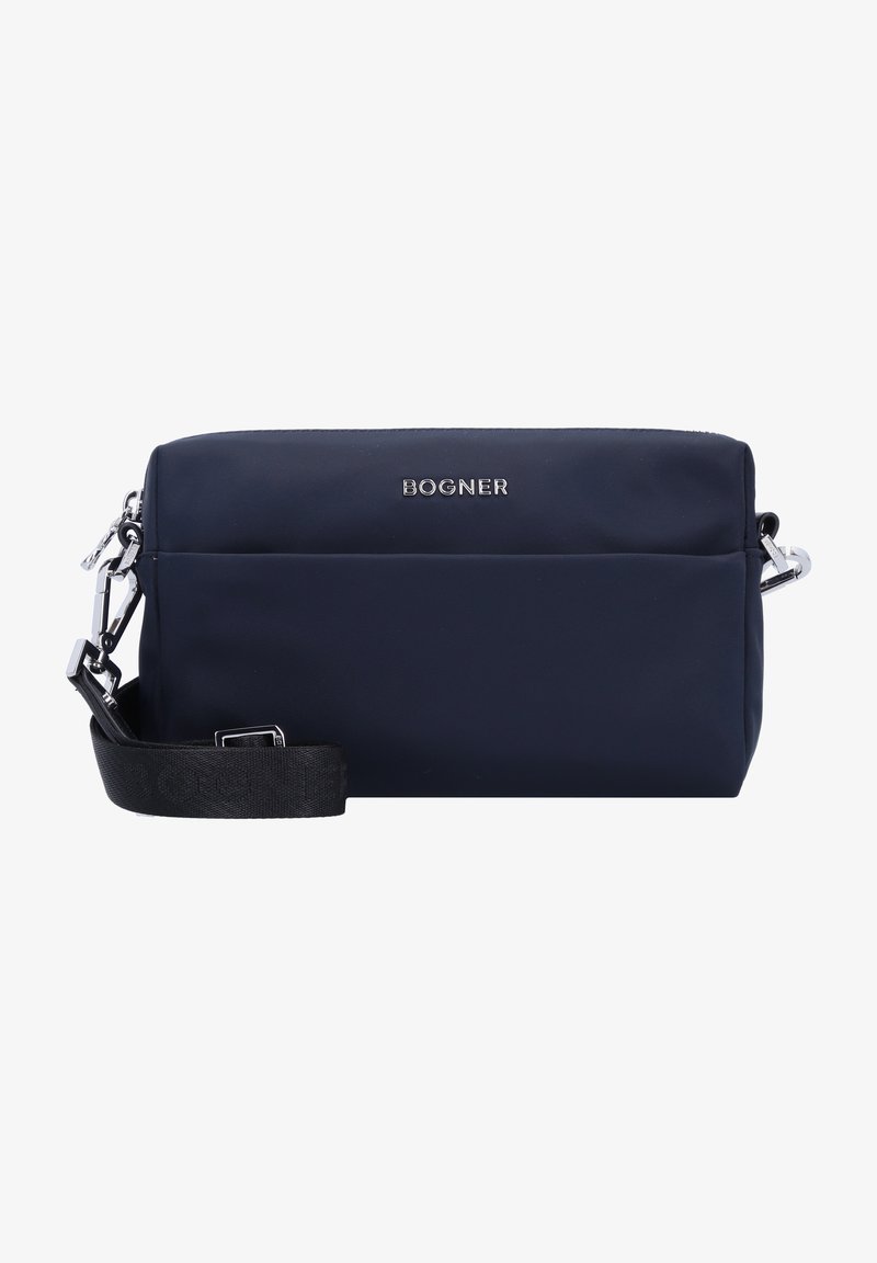 Borsa a tracolla in nylon blu navy con hardware argentato, logo sul davanti e una tracolla nera regolabile. Forma rettangolare con una superficie liscia.