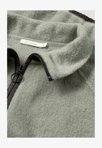 Unausgewählt, seegras