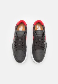 Jordan AIR JORDAN 1 ELEVATE - Tenisky - black/gym red/white