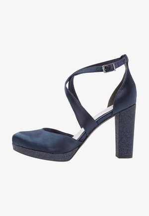 Escarpin bleu marine avec un talon bloc pailleté, bout arrondi et sangle croisée à la cheville avec boucle en argent.