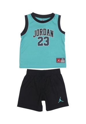 ENSEMBLE DEUX PIÈCES - Shorts - black and green