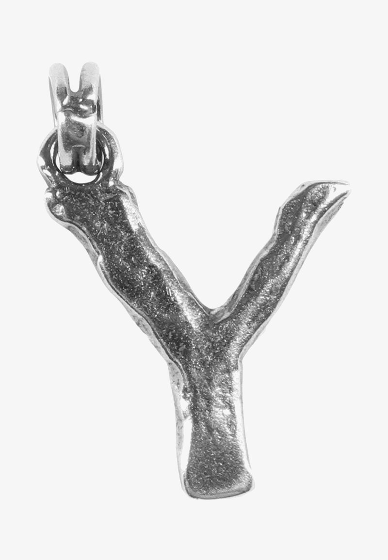 Silver Y-formad hänge med en strukturerad yta och en slinga upptill för fäste. Har en naturalistisk, oregelbunden design.