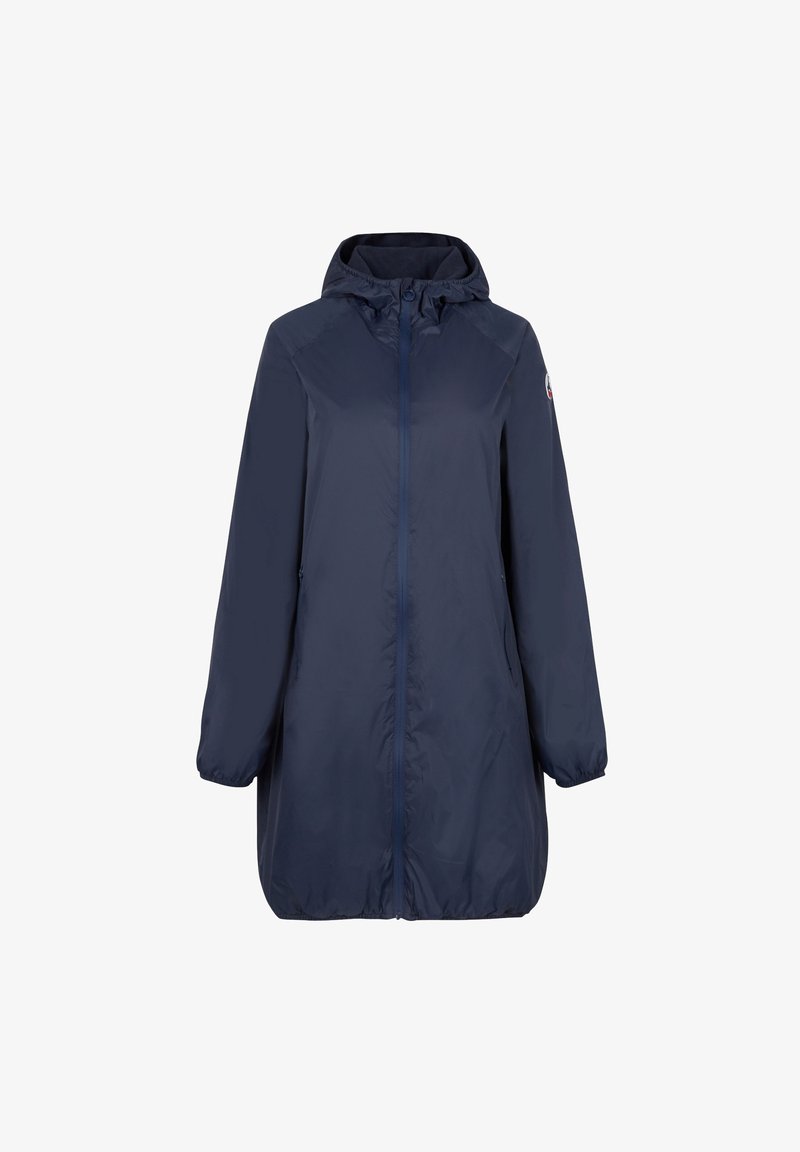 Giacca impermeabile blu navy con cappuccio, cerniera frontale completa, polsini elasticizzati e due tasche laterali. Texture liscia, design leggero e lunghezza al ginocchio.