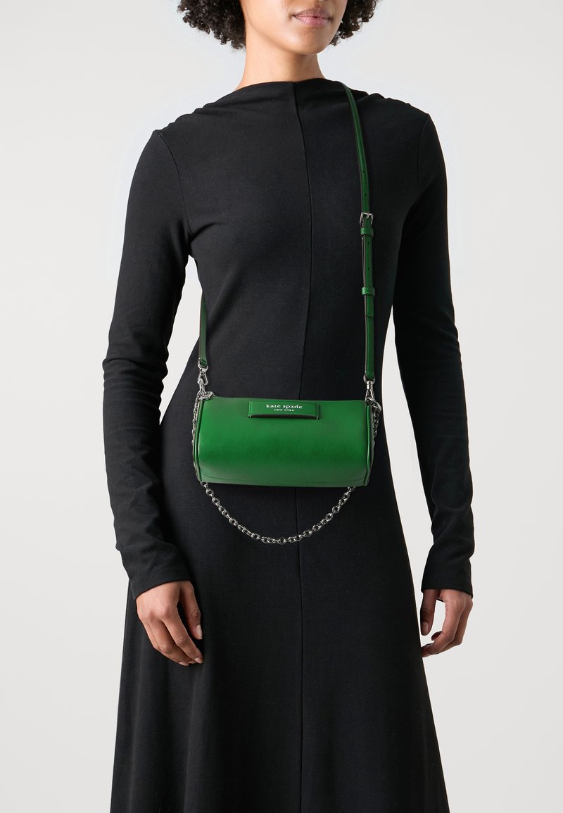 kate spade new york LABEL SMOOTH POCHETTE - Rankinė - watercress