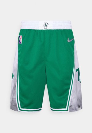 Shorts de basket verts et blancs avec logo NBA, mascotte de l'équipe à la taille, et virgule Nike argentée sur la jambe droite.