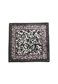 Foulard nero in seta, con un motivo floreale bianco e bordi rosa. Forma quadrata con dettagli decorativi sui bordi.