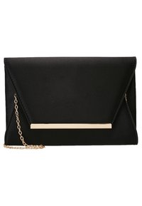 Pochette en satin noir avec un rabat triangulaire, ornée d'un accent métallique doré et d'une chaîne. Texture lisse avec des bords cousus.