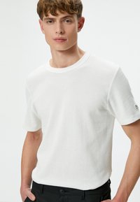 Koton CREW NECK SHORT SLEEVE - T-shirt basic - white