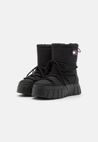 Tommy Jeans HYBRID BOOT - Platvormtallaga poolsaapad - black
