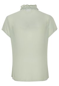 Blouse vert clair avec un col froncé et des manches courtes, présentant une texture lisse et une coupe droite.