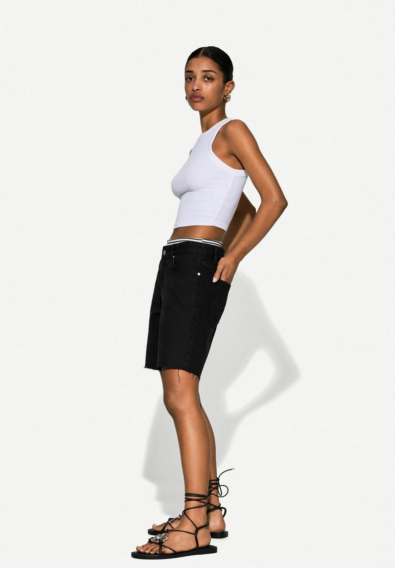 Short Bermuda En Jean Noir Bershka Femme - Taille 8 - Avec Ceinture - Neuf Avec étiquettes