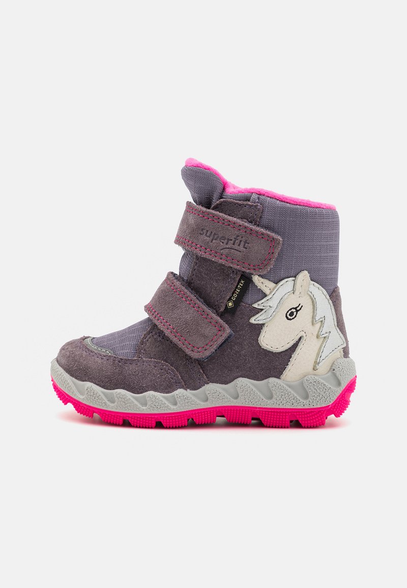 Botas infantiles en gris y rosa con diseño de unicornio, que cuentan con correas de velcro, un upper texturizado y una suela dentada para mayor tracción.