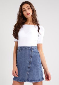 Modström TANSY - T-Shirt basic - off white