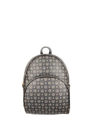 Zainetto marrone piccolo con motivi circolari beige e la lettera "P" ripetuta, tasca frontale con zip e anello superiore per il trasporto.