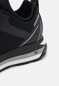 EA7 Emporio Armani ALTURA UNISEX - Sneakers basse - black