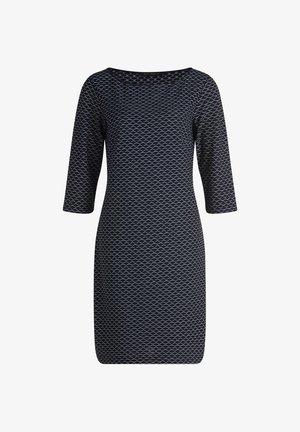 Granatowa sukienka do kolan z rękawami 3/4, dekoltem w łódkę i białym wzorem fal na całej tkaninie.